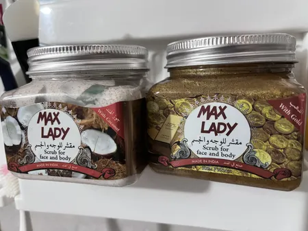 اسکراب لایه بردار پوست مکس لیدی مدل Gold حجم 300 میلی لیتر