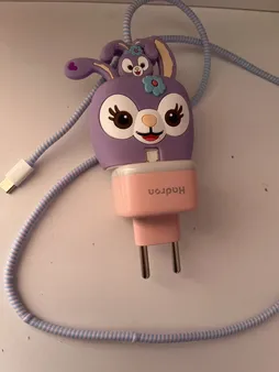 محافظ کابل وال کیس طرح خرگوش مهربان به همراه محافظ شارژر دیواری سامسونگ مجموعه 4 عددی