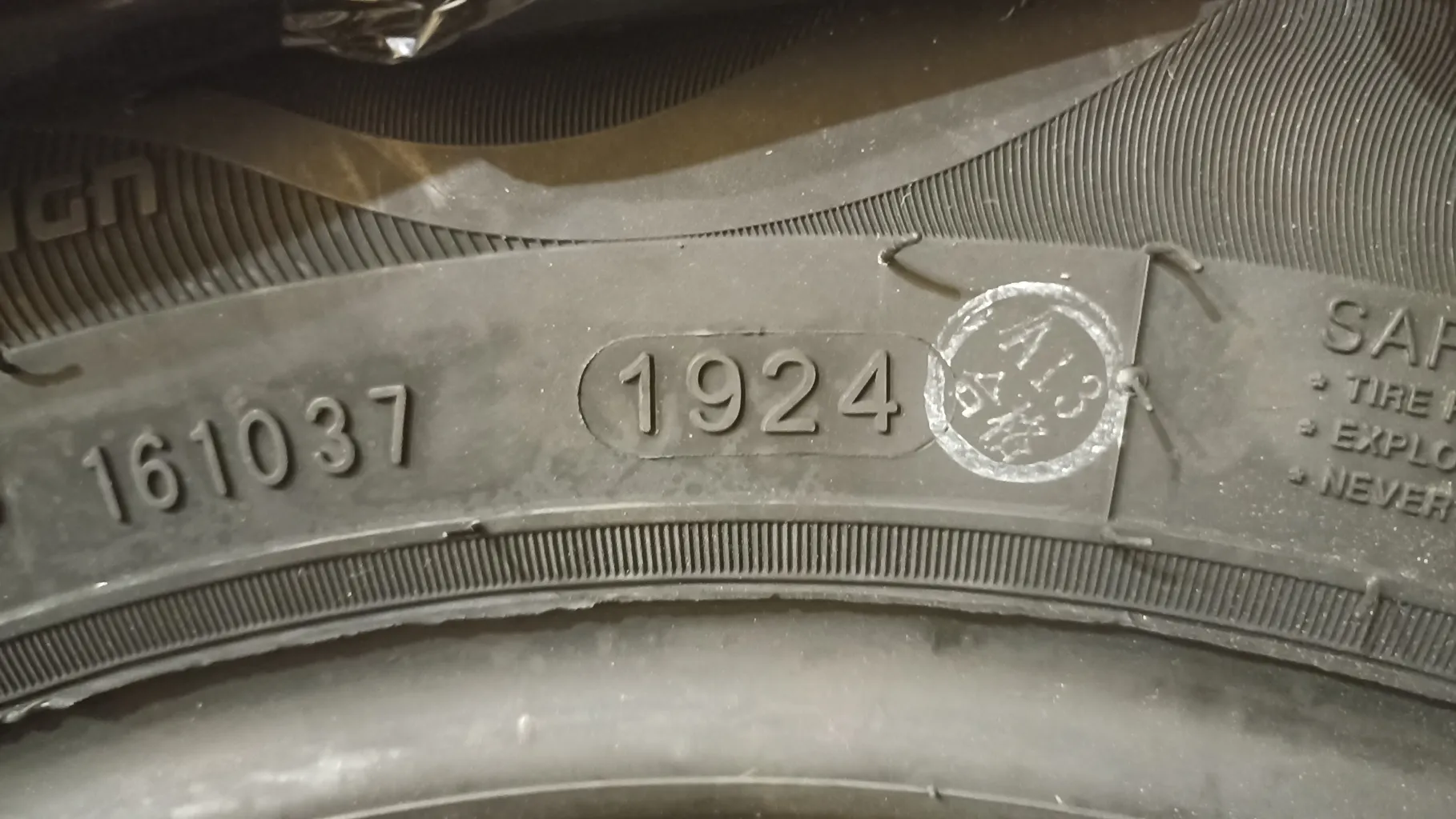 لاستیک خودرو کامپاسل مدل BLAZER HP سایز 13 / 65 / 165 میلی‌متر تولید سال 2024 - 1 حلقه