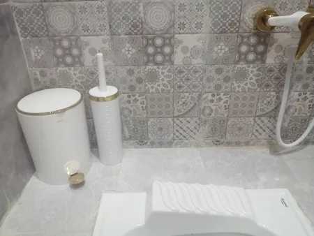 ست سرویس بهداشتی 5 پارچه کنتراست مدل خط درشت کد GD