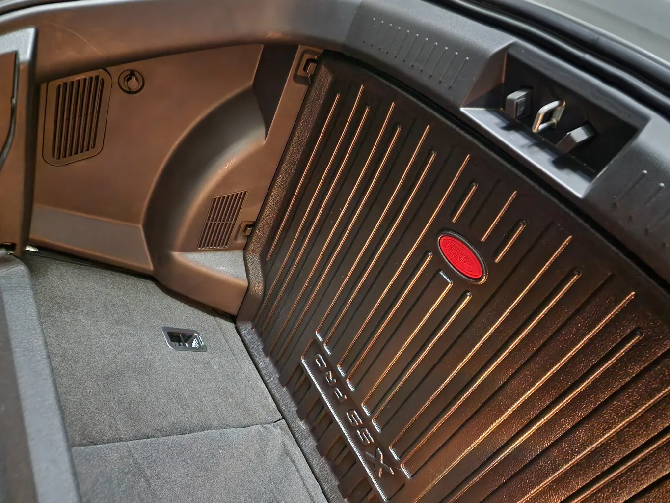 کفپوش سه بعدی صندوق خودرو بابل کارپت مدل لاکچری مناسب برای MVM X55 pro