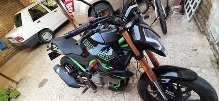 شامپو نانو براق کننده و تمیز کننده بدنه خودرو تیزرو صنعت مدل SH45 حجم 4.4 لیتر