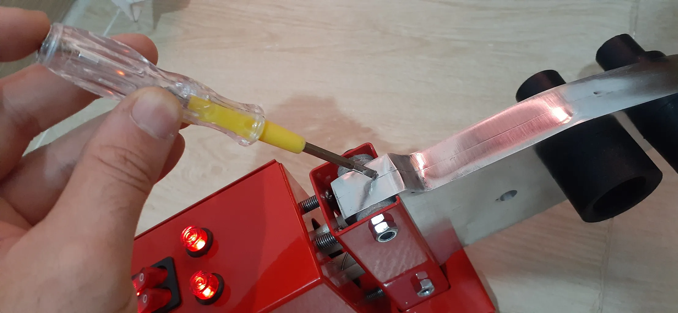 اتو لوله سبز نسام مدل WI 6266