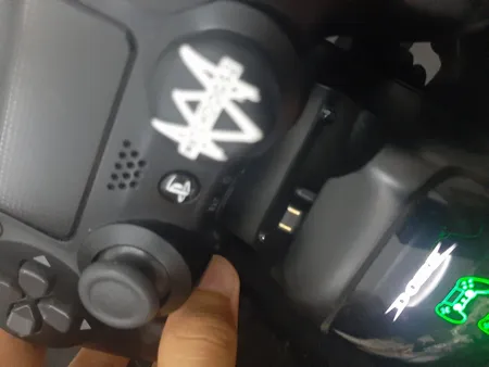 پایه شارژر دسته بازی پلی استیشن 4 دابی مدل tp889