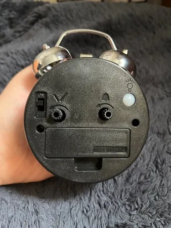 ساعت رومیزی مدل فلزی زنگ دار کد 001