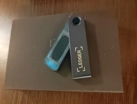 کیف پول سخت افزاری لجر مدل نانو اس پلاس