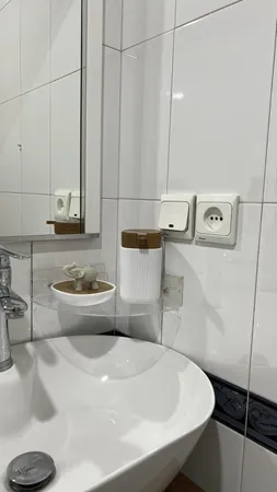 ست سرویس بهداشتی پنج پارچه کنتراست مدل روما 7900 طرح چوب
