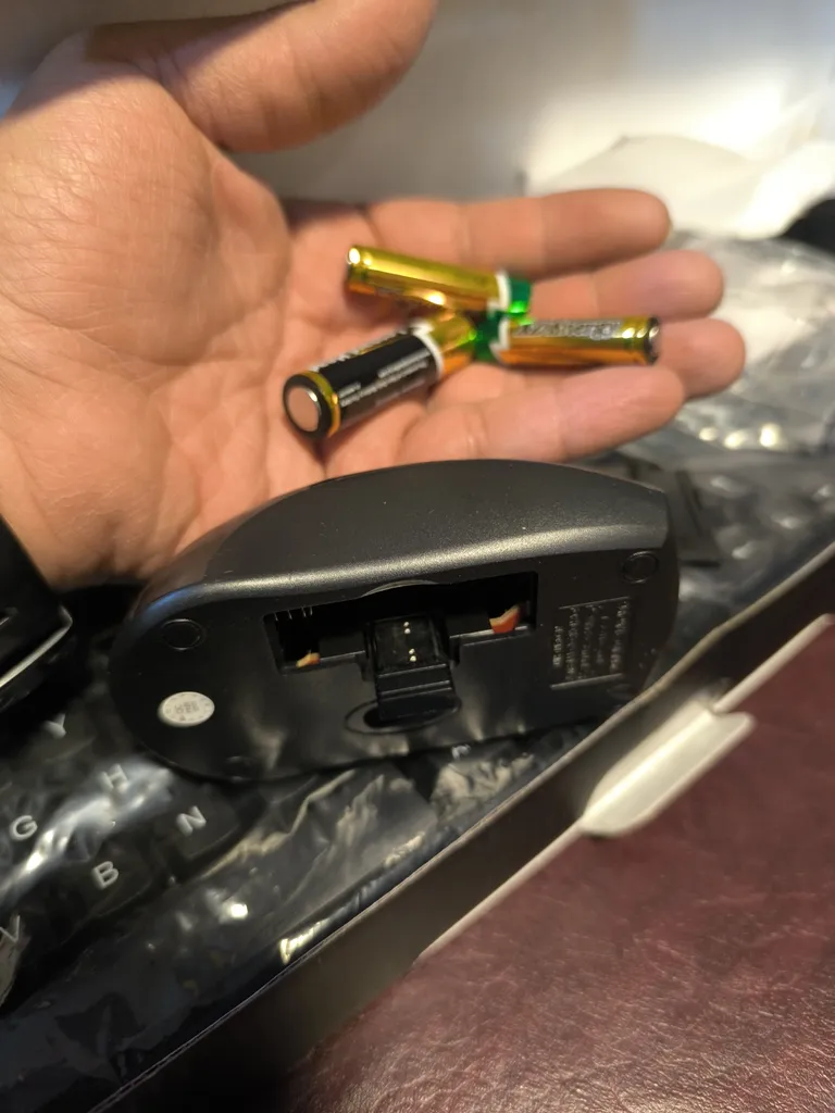 کیبورد و ماوس بی سیم ریزیو مدل KM20، سوییچ ممبران، Full-size