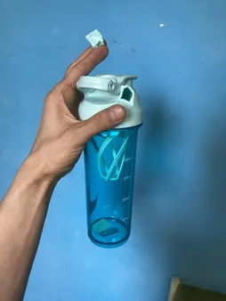 شیکر ورزشی کد 103410 گنجایش 0.650 لیتر