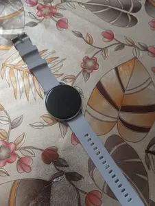 تجریه خرید ساعت هوشمند کیو سی وای مدل MSU WATCH ELITE PUNCHING  دارای قابلیت های صفحه نمایش رنگی، صفحه نمایش لمسی، کنترل موسیقی (Music Player)، قابلیت مکالمه از طریق بلوتوث بند سیلیکون