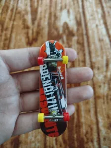 تجریه خرید اسکیت بورد انگشتی اسکیت پارک مدل حرفه ای