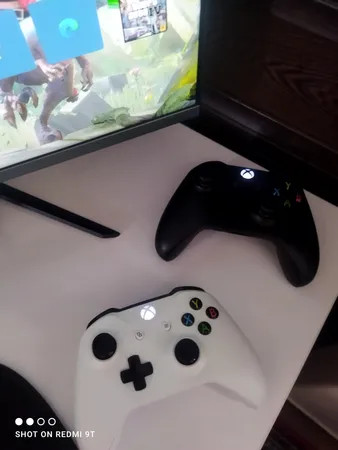 دسته بازی بی سیم مایکروسافت مناسب برای Xbox One S