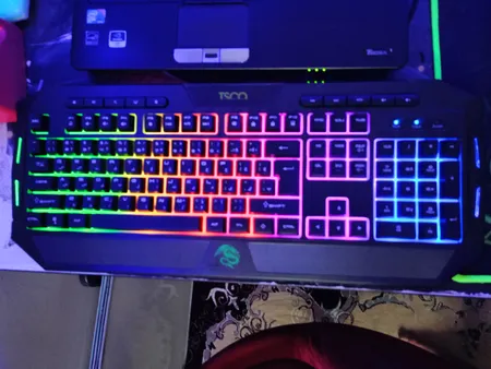 کیبورد گیمینگ تسکو مدل TK 8124، سوییچ ممبران، Full-Size، نورپردازی RGB LED