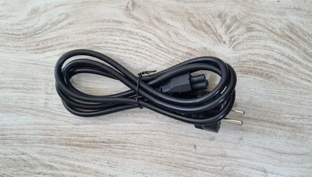 کابل برق سه پین آداپتور لپ تاپ به طول 1.5 متر