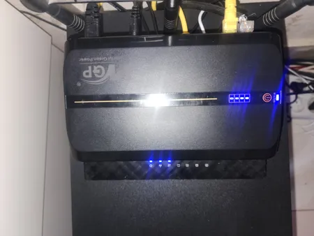 یو پی اس کوچک دبلیو جی پی مدل POE1 ظرفیت 10400 میلی آمپر ساعت