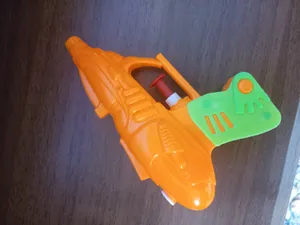 تجریه خرید تفنگ آب پاش دنیای سرگرمی های کمیاب مدل هفت تیر کد DSK4123