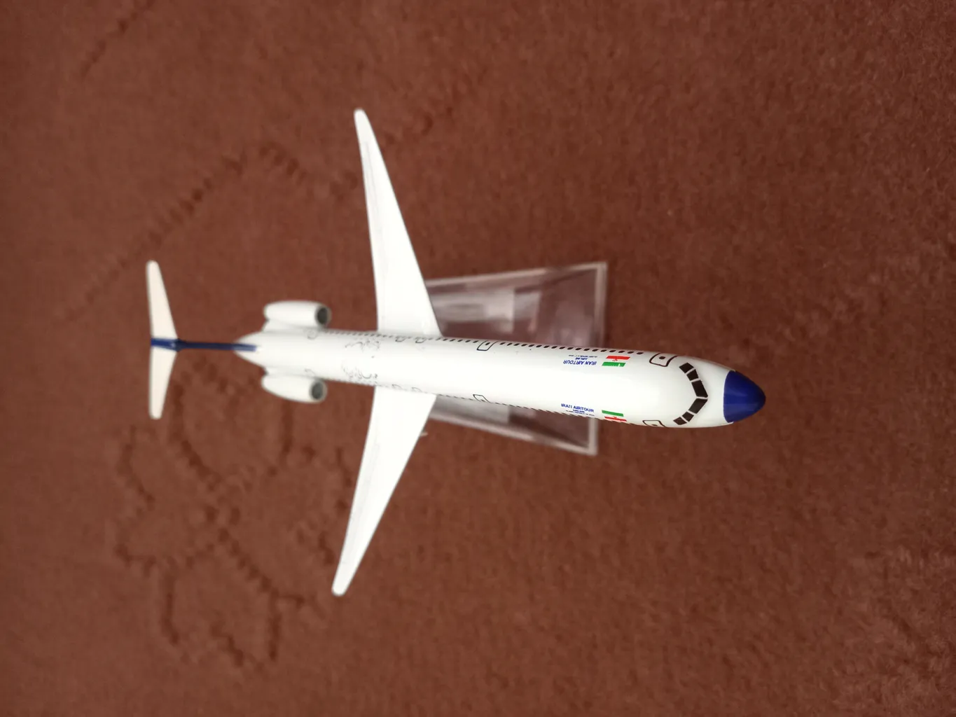 ماکت هواپیما طرح ام دی 88 با لوگوی ایران ایرتور