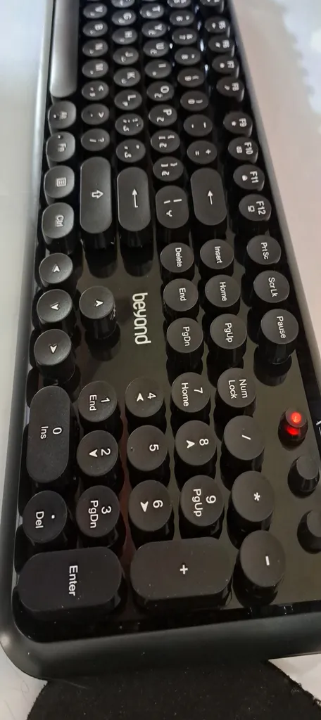 کیبورد و ماوس بی سیم بیاند مدل BMK-8101RF، سوییچ ممبران، Full-Size