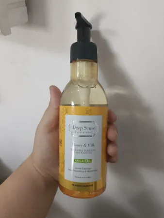 ژل شستشوی صورت دیپ سنس مدل شیر و عسل مناسب پوست های خشک و معمولی حجم 250 میلی‌ لیتر