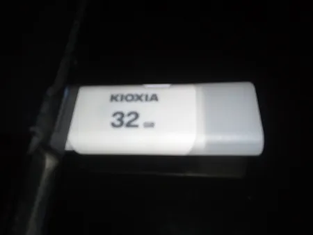 فلش مموری کیوکسیا مدل U202 ظرفیت 32 گیگابایت