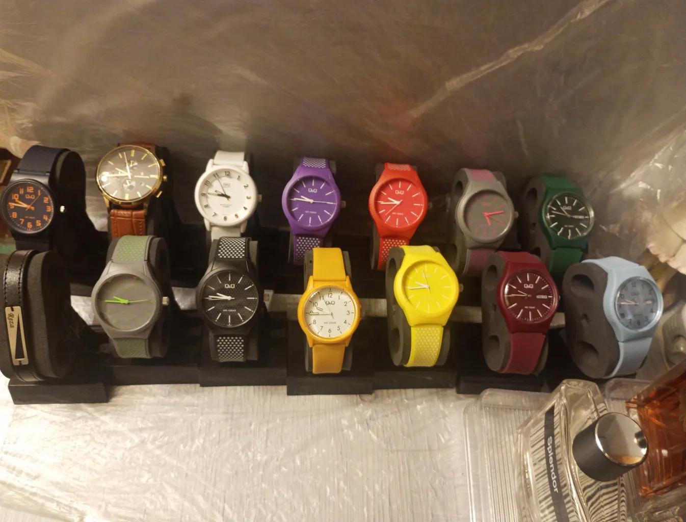 ساعت مچی عقربه ای کیو اند کیو مدل A212J011Y