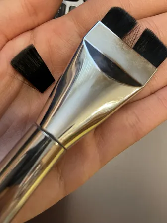 براش آرایشی مدل سر تخت