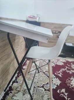 میز تحریر تاشو و تنظیم شو یاس سفید تک باکس دار