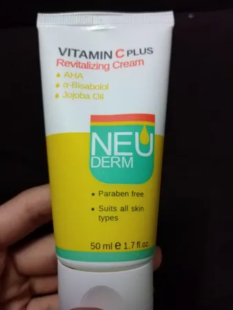 کرم روشن کننده نئودرم مدل Vitamin C Plus حجم 50 میلی لیتر