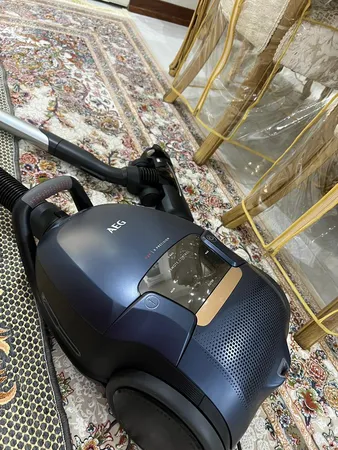 جاروبرقی 2200 وات آ ا گ مدل VX9-4-8IBX