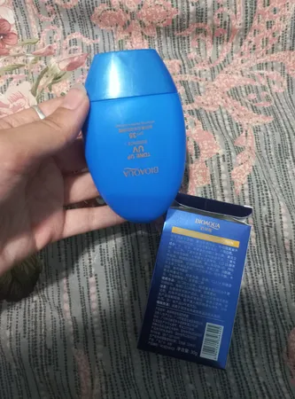 کرم ضد آفتاب بی رنگ بیو اکوا SPF 35 مدل TONE ‌محافظ UVA ،UVB ، ضد حساسیت، مناسب انواع پوست‌ معمولی و حساس حجم 35 میلی‌لیتر