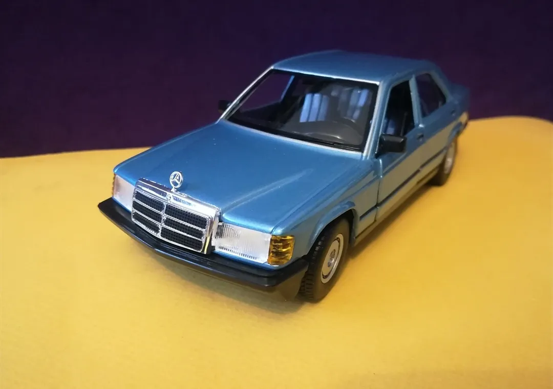 ماکت ماشین بوراگو مدل Mercedes Benz 190E 2.6 W201
