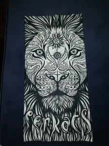 تجریه خرید اسکارف ورزشی هزاردستان طرح شیر وکتور مدل d140