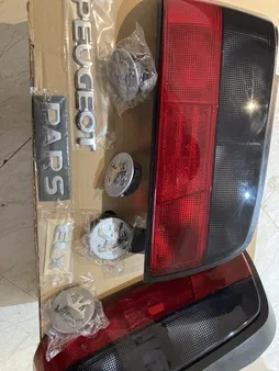 چراغ عقب مدل km23 مناسب برای پژو پارس ELX بسته 2عددی