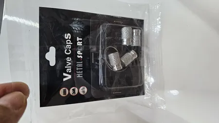 سر والف لاستیک خودرو کد 08 مدل فلزی بسته 4 عددی