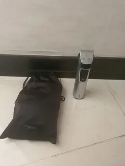 ماشین اصلاح موی صورت و بدن فیلیپس مدل MG7720، اصلاح به صورت خط زن، نمایشگر وضعیت باتری، قابلیت شارژ سریع، ضد آب، منبع انرژی با باتری قابل شارژ، تکنولوژی اصلاح به صورت برش مستقیم، مدت زمان شارژ 60 دقیقه و مدت زمان استفاده پس از شارژ 120 دقیقه، به‌همراه برس