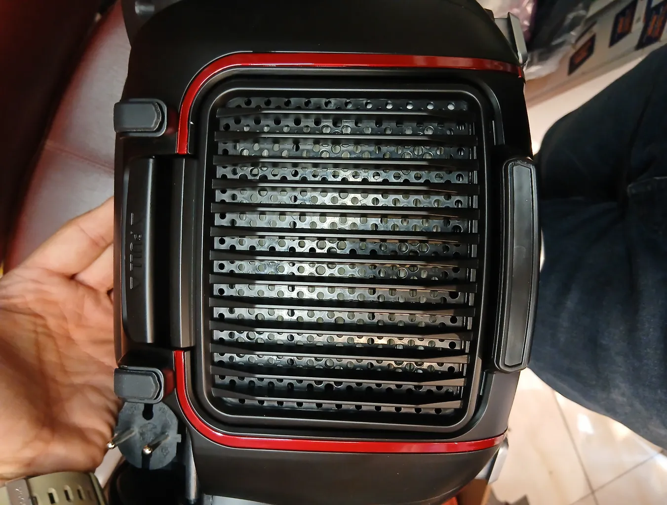 جاروبرقی سام مدل 8025