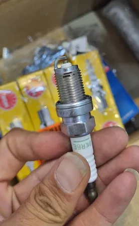 شمع خودرو ان جی کی ژاپن مدل BKR6E-6962 بسته چهار عددی