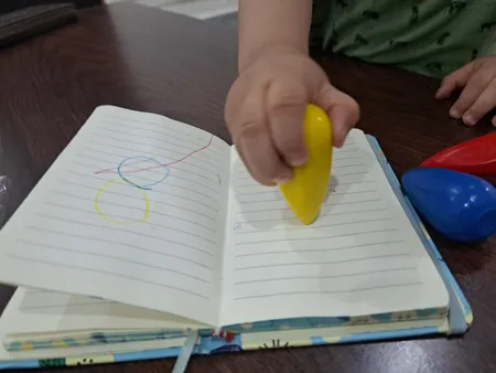 مداد شمعی آریا کد 1059 بسته 3 عددی