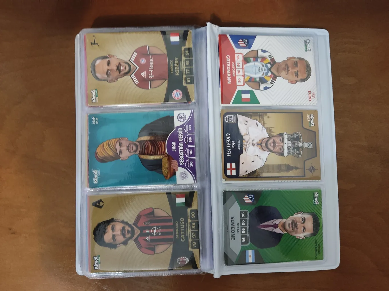 آلبوم کارت فوتبالی کیمدی مدل رئال مادرید