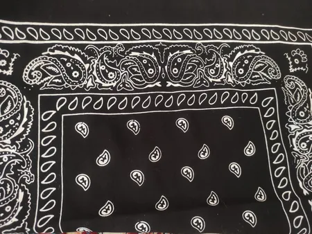 دستمال سر و گردن مدل باندانا