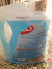 تجریه خرید محلول شیشه‌شوی خودرو کاسپین مدل Non-Smearing حجم 4 لیتر
