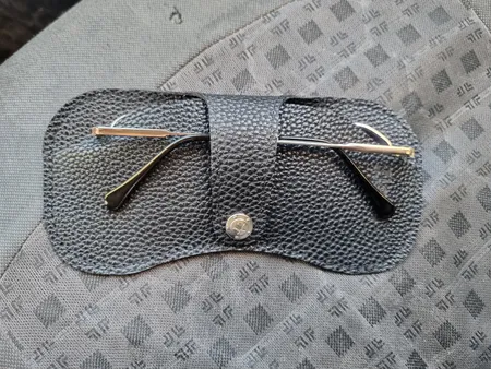 کیف عینک زیگزا مدل BLACH