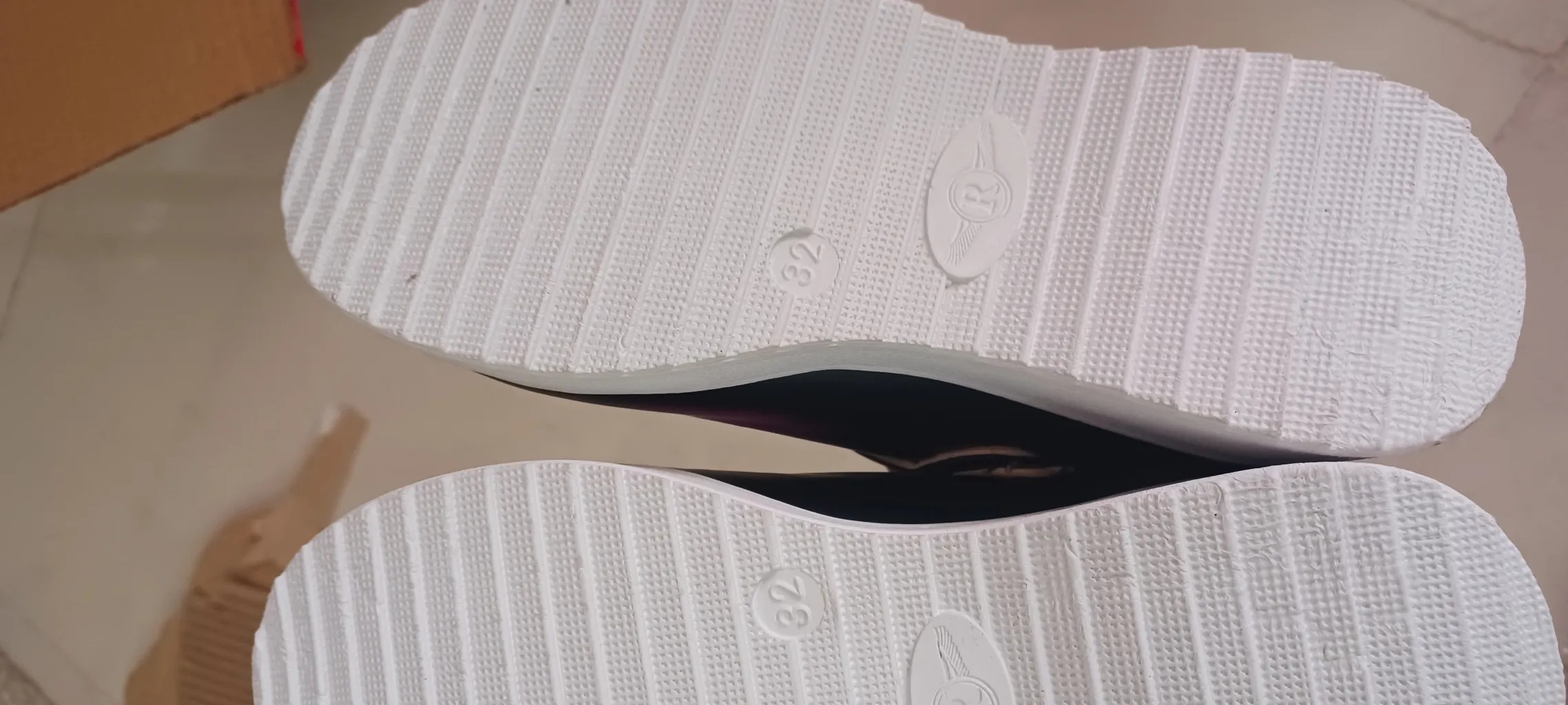 کفش دخترانه مدل پاپیون پروانه ای برچسبی کد SDF.3603