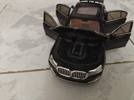 ماشین بازی مدل  BMW 760