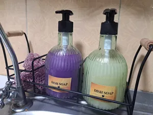 تجریه خرید مخزن مایع ظرفشویی مدل line برچسب دار مجموعه دو عددی به همراه استند فلزی