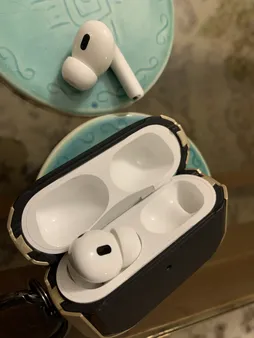 هدفون بلوتوثی اپل مدل AirPods Pro 2nd Generation 2022 Lightning
