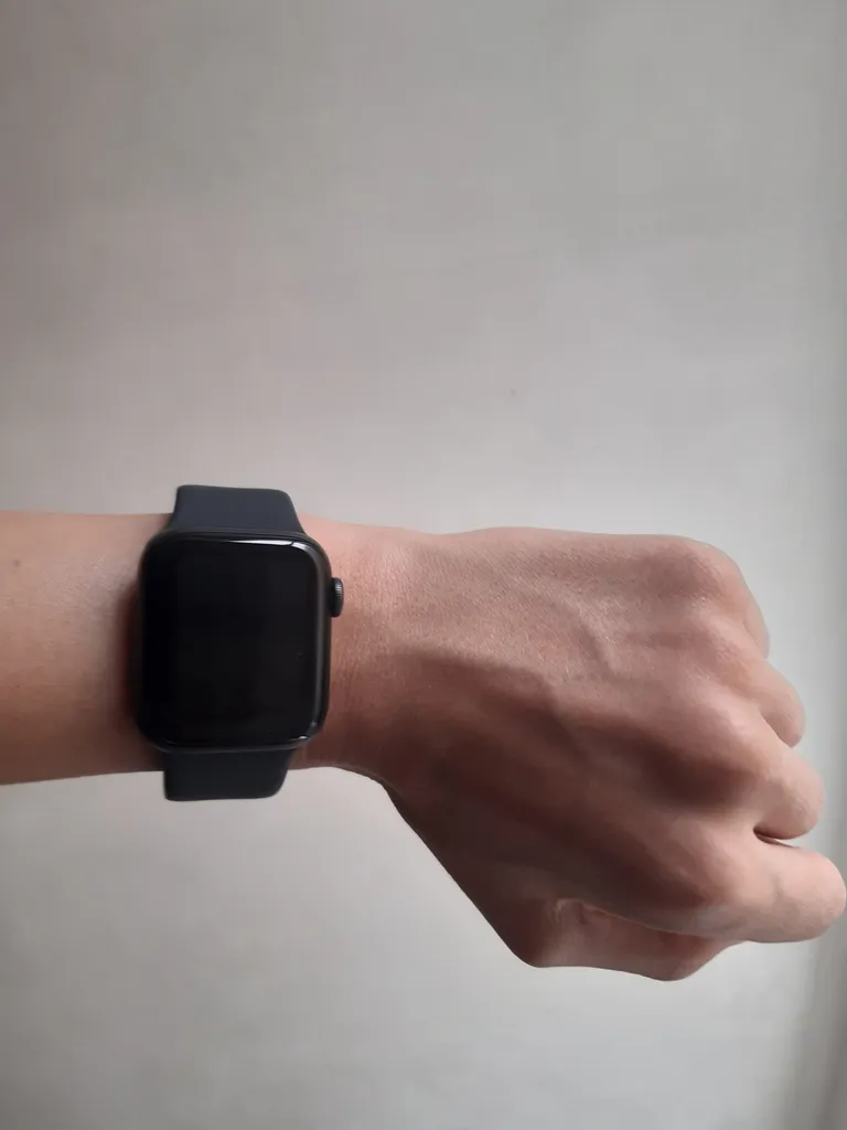 ساعت هوشمند اپل واچ سری SE مدل 40mm Aluminum Case with Sport silicone Band