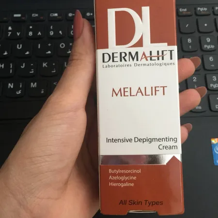 کرم روشن کننده صورت درمالیفت مدل Melalift مناسب انواع پوست حجم 40 میلی لیتر