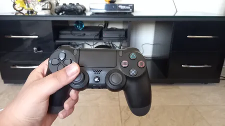 دسته بازی پلی استیشن ۴ مدل 2021