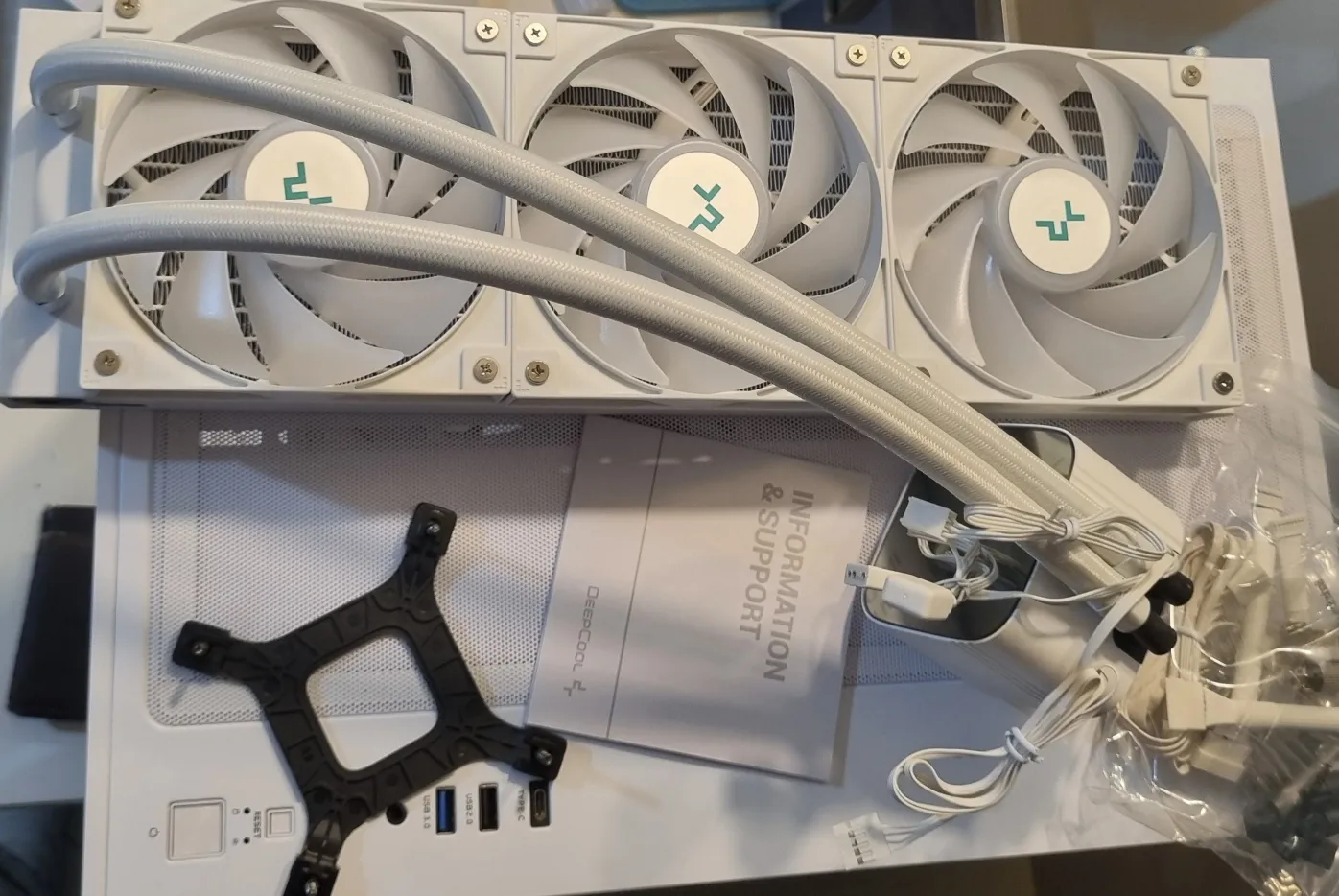 سیستم خنک کننده آبی دیپ کول مدل LS720 Withe LGA1700